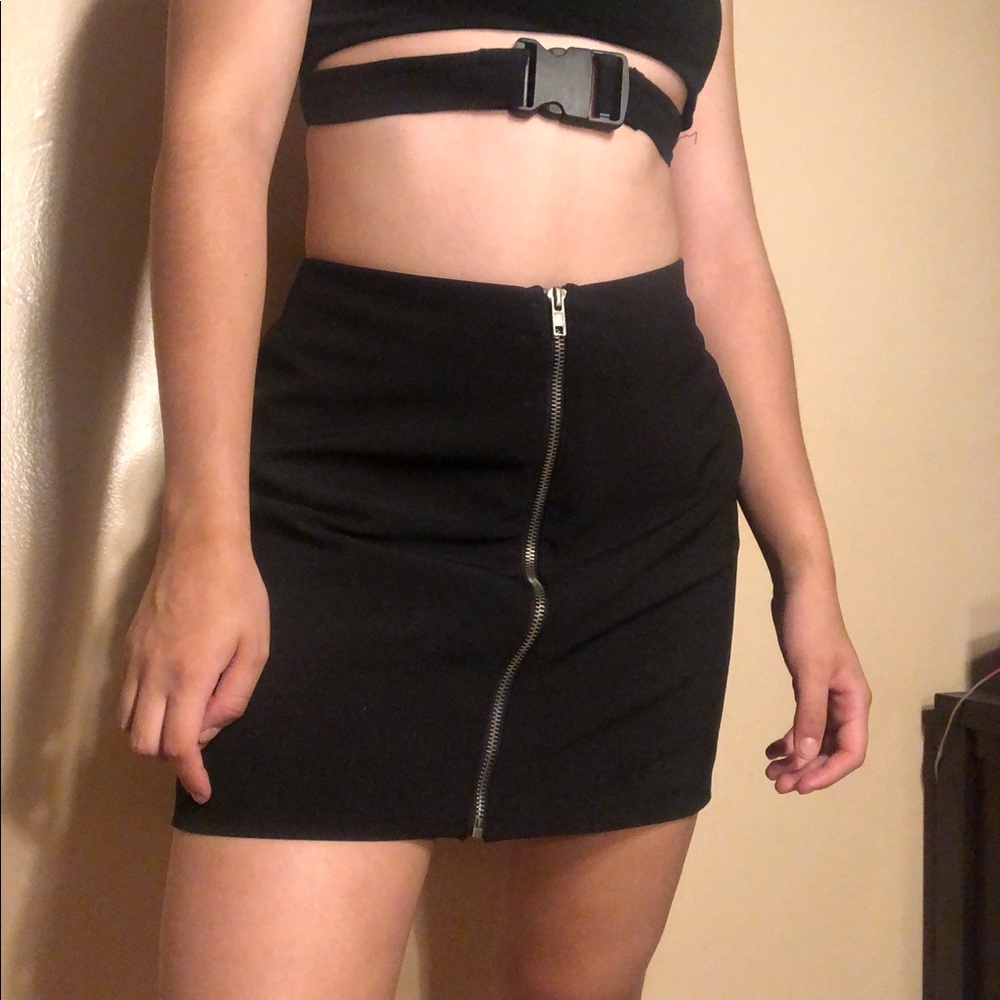 ZIPPER MINI SKIRT 🖤